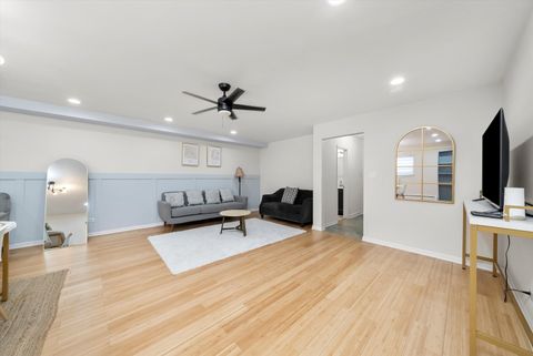 Tiny photo for 415 S Maple Avenue #202, Oak Park, IL 60302 (MLS # 12524954)