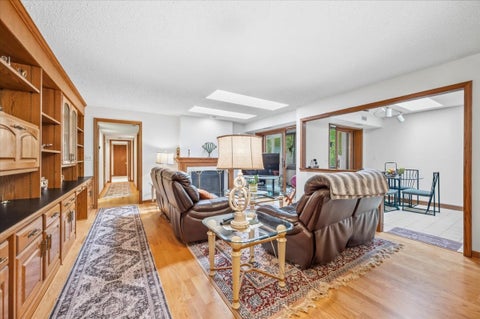 Tiny photo for 100 Red Top Drive #303, Libertyville, IL 60048 (MLS # 12763387)