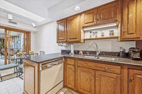 Tiny photo for 100 Red Top Drive #303, Libertyville, IL 60048 (MLS # 12763387)