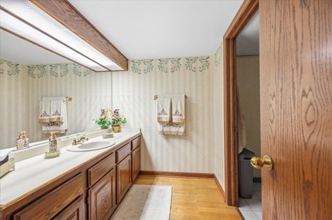 Tiny photo for 100 Red Top Drive #303, Libertyville, IL 60048 (MLS # 12763387)