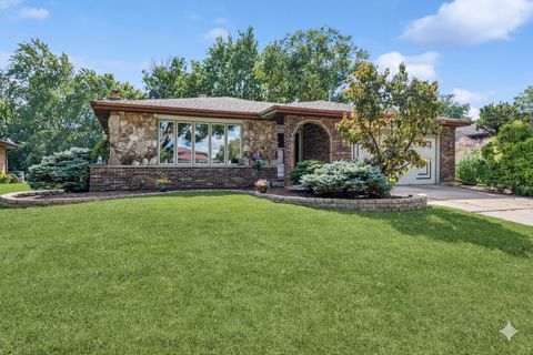 Photo of 2417 Green Valley Road, Darien, IL 60561 (MLS # 12482206) Photo of 2417 Green Valley Road, Darien, IL 60561 (MLS # 12482206)