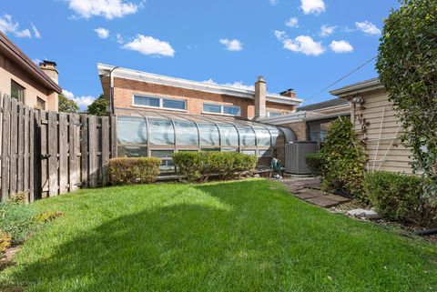 Tiny photo for 7230 N Keeler Avenue, Lincolnwood, IL 60712 (MLS # 12491969)