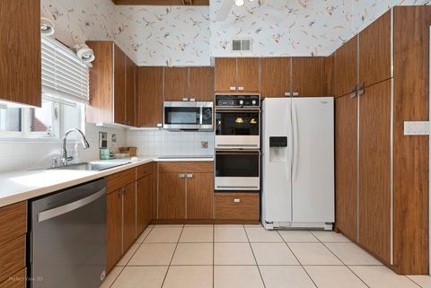 Tiny photo for 7230 N Keeler Avenue, Lincolnwood, IL 60712 (MLS # 12491969)