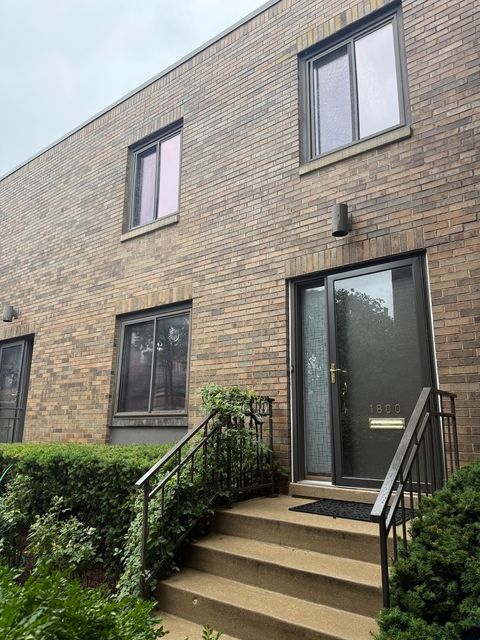 1800 N LARRABEE Avenue 1800 Chicago IL 60614