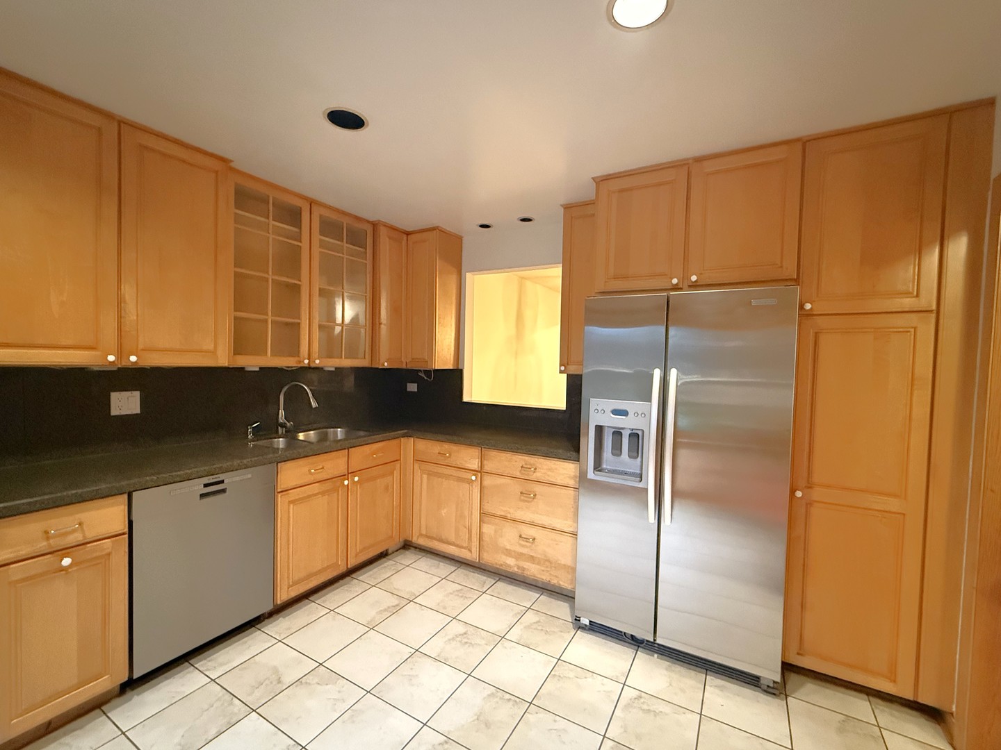 1800 N LARRABEE Avenue 1800