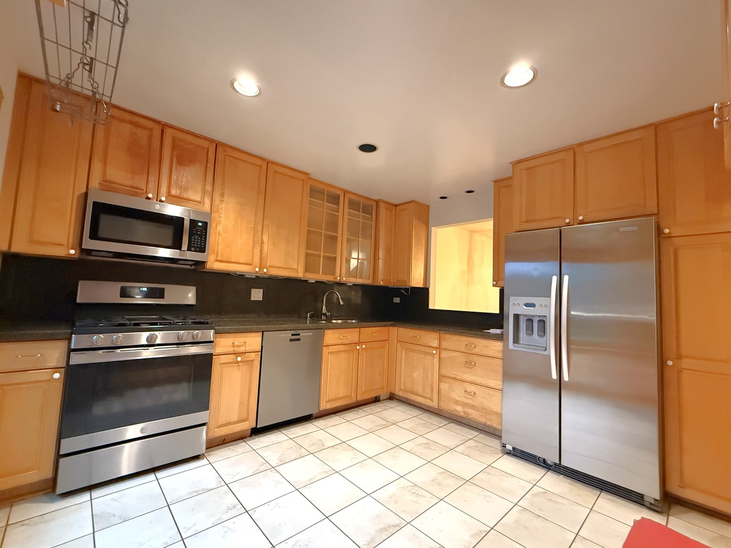 1800 N LARRABEE Avenue 1800