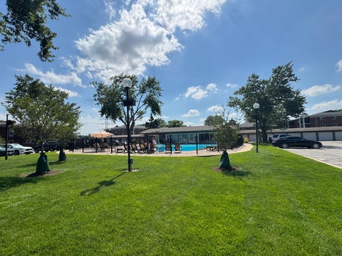 Tiny photo for 1910 W Hatherleigh Court #2C, Mount Prospect, IL 60056 (MLS # 12698709)