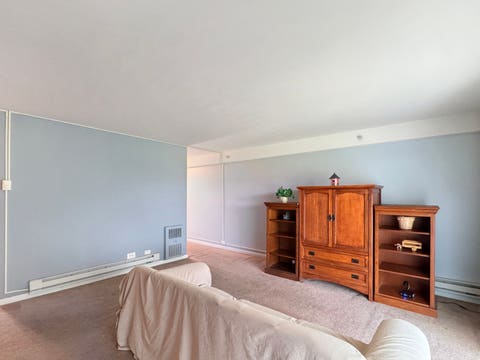 Tiny photo for 1910 W Hatherleigh Court #2C, Mount Prospect, IL 60056 (MLS # 12698709)