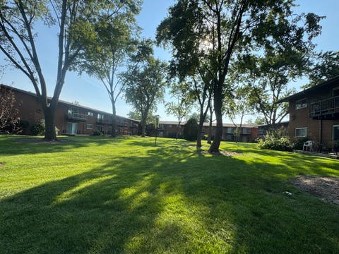 Tiny photo for 1910 W Hatherleigh Court #2C, Mount Prospect, IL 60056 (MLS # 12698709)