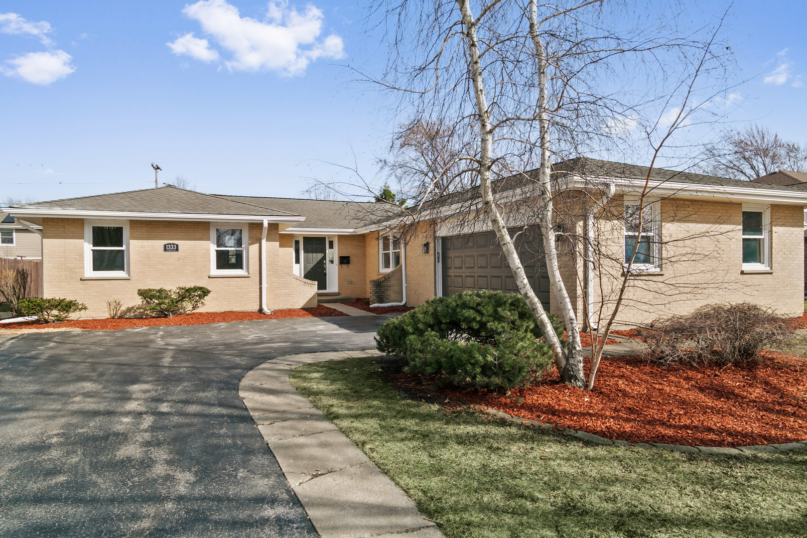1333 N Ridge Avenue