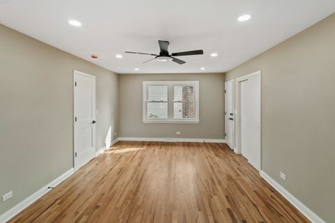 Tiny photo for 1333 N Ridge Avenue, Arlington Heights, IL 60004 (MLS # 12591356)