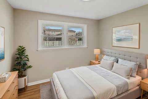 Tiny photo for 1333 N Ridge Avenue, Arlington Heights, IL 60004 (MLS # 12591356)