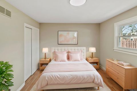 Tiny photo for 1333 N Ridge Avenue, Arlington Heights, IL 60004 (MLS # 12591356)