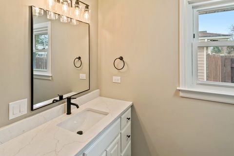 Tiny photo for 1333 N Ridge Avenue, Arlington Heights, IL 60004 (MLS # 12591356)