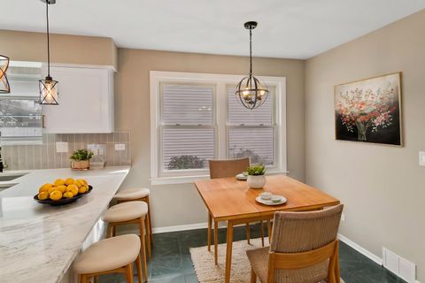 Tiny photo for 1333 N Ridge Avenue, Arlington Heights, IL 60004 (MLS # 12591356)