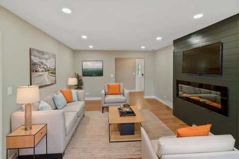 Tiny photo for 1333 N Ridge Avenue, Arlington Heights, IL 60004 (MLS # 12591356)