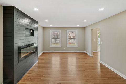 Tiny photo for 1333 N Ridge Avenue, Arlington Heights, IL 60004 (MLS # 12591356)