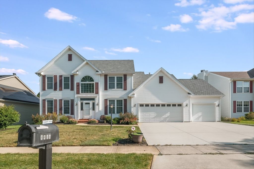 Photo for 4406 Crossgate Drive, Champaign, IL 61822 (MLS # 12436100)