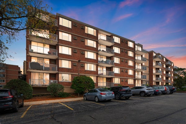 2200 S STEWART AVE APT 4D, LOMBARD, IL 60148 - Image 36e4f6e65e3f3be21e47bdac157aeb51/1576283217