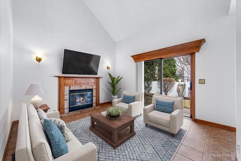 Tiny photo for 902 Derby Course, St. Charles, IL 60174 (MLS # 12586258)