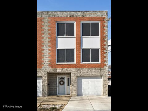 Photo of 550 W 45TH Street, Chicago, IL 60609 (MLS # 12612035)