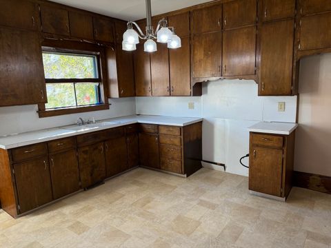 Tiny photo for 621 E Garden Street, Freeport, IL 61032 (MLS # 12515237)