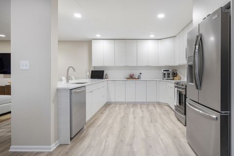 Tiny photo for 1401 Burr Oak Road #117B, Hinsdale, IL 60521 (MLS # 12579689)