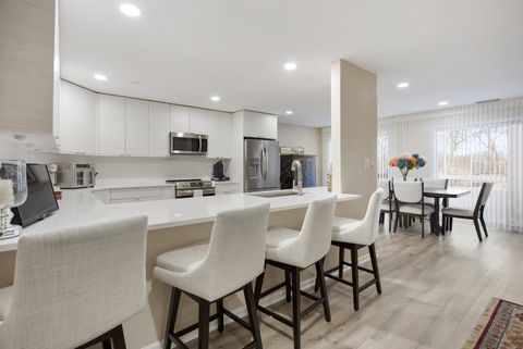 Tiny photo for 1401 Burr Oak Road #117B, Hinsdale, IL 60521 (MLS # 12579689)