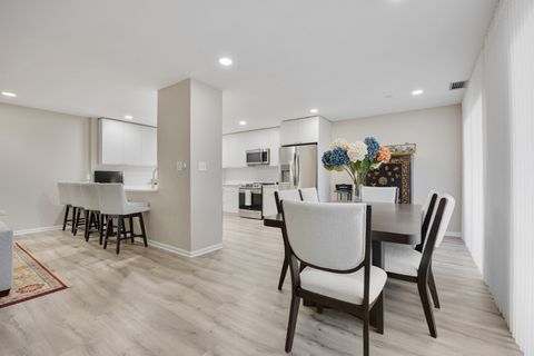 Tiny photo for 1401 Burr Oak Road #117B, Hinsdale, IL 60521 (MLS # 12579689)