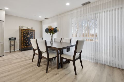 Tiny photo for 1401 Burr Oak Road #117B, Hinsdale, IL 60521 (MLS # 12579689)