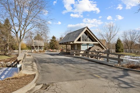 Tiny photo for 1401 Burr Oak Road #117B, Hinsdale, IL 60521 (MLS # 12579689)