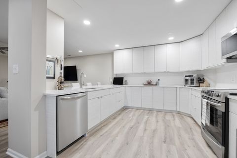 Tiny photo for 1401 Burr Oak Road #117B, Hinsdale, IL 60521 (MLS # 12579689)