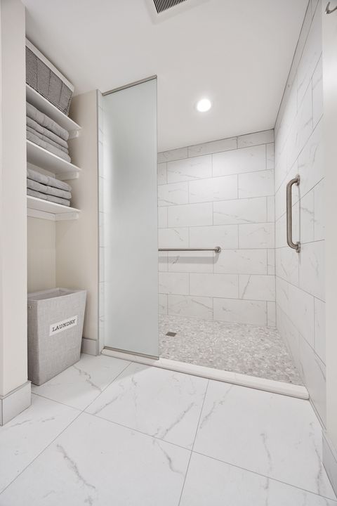 Tiny photo for 1401 Burr Oak Road #117B, Hinsdale, IL 60521 (MLS # 12579689)