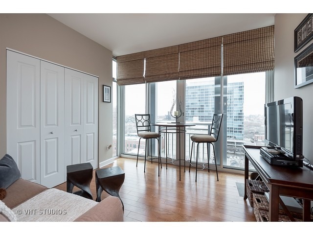 1400 S Michigan Avenue 1210