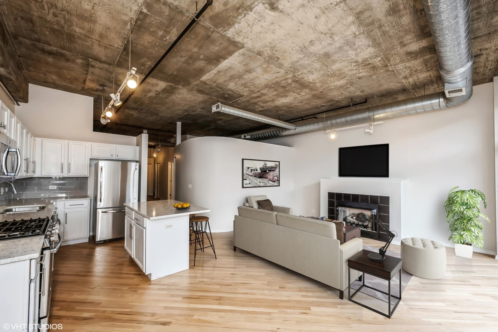 1000 W Adams Street 313
