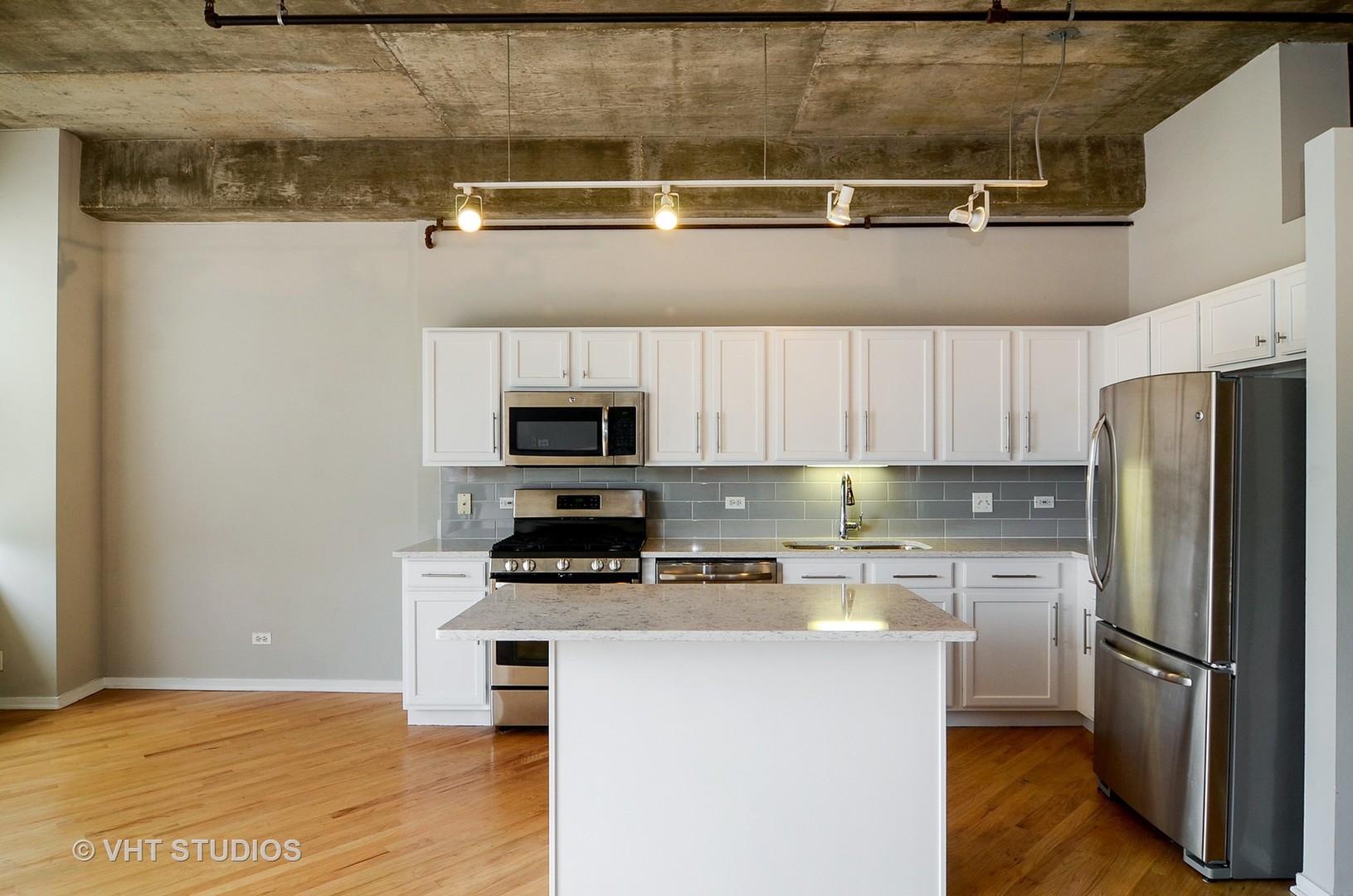 1000 W Adams Street 313