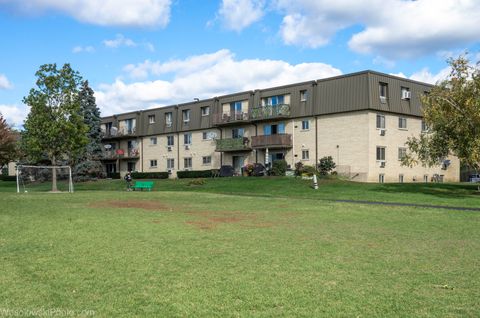 Tiny photo for 577 FAIRWAY VIEW Drive #1J, Wheeling, IL 60090 (MLS # 12501195)