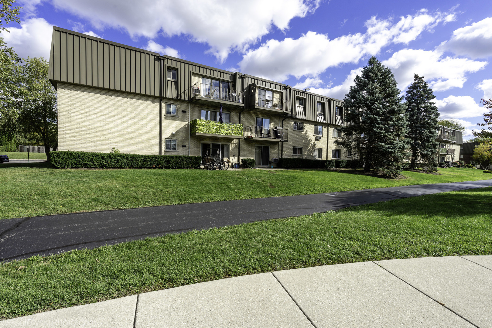 577 FAIRWAY VIEW Drive 1J