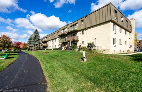Tiny photo for 577 FAIRWAY VIEW Drive #1J, Wheeling, IL 60090 (MLS # 12501195)