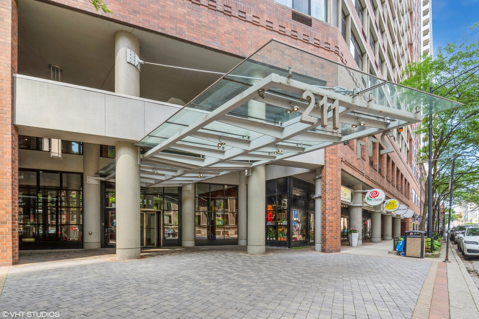 211 E Ohio Street 1115