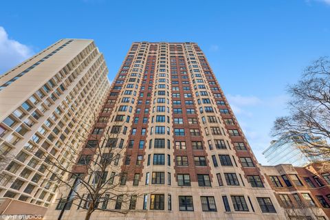 421 W Melrose Street 21AD Chicago IL 60657