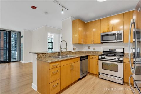 Tiny photo for 201 N Westshore Drive #1006, Chicago, IL 60601 (MLS # 12614177)