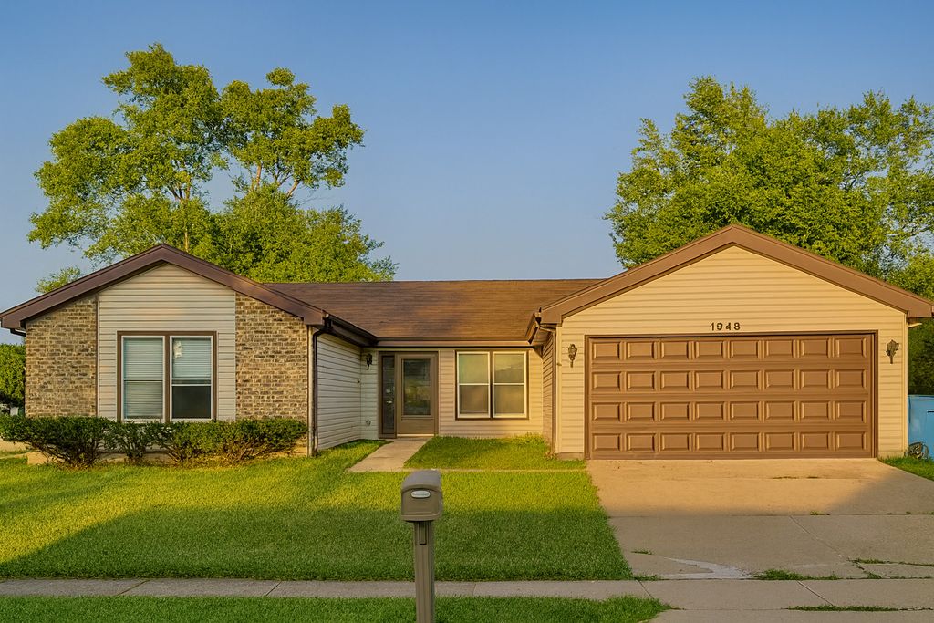 Photo for 1943 Towner Lane, Glendale Heights, IL 60139 (MLS # 12503782)