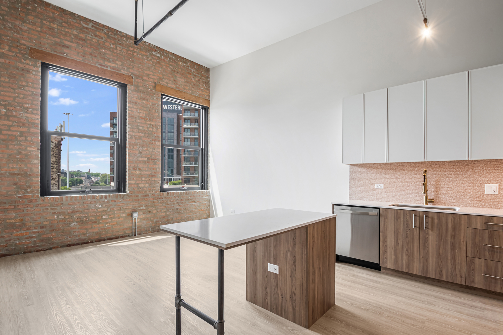 1040 W Huron Street 307