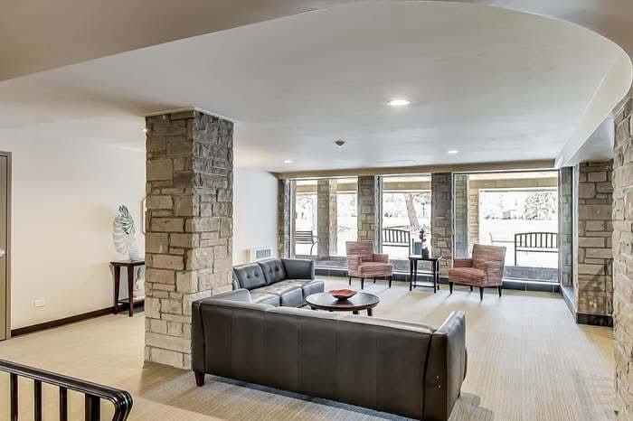 2500 Windsor Mall 2D