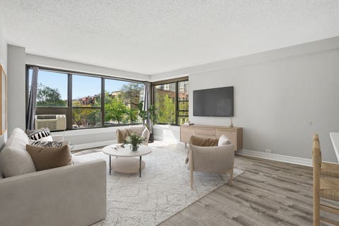Tiny photo for 2930 N Sheridan Road #306, Chicago, IL 60657 (MLS # 12713459)