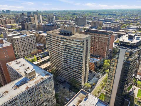 Tiny photo for 2930 N Sheridan Road #306, Chicago, IL 60657 (MLS # 12713459)