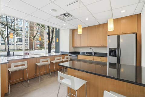 Tiny photo for 2930 N Sheridan Road #306, Chicago, IL 60657 (MLS # 12713459)