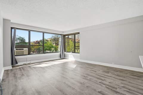 Tiny photo for 2930 N Sheridan Road #306, Chicago, IL 60657 (MLS # 12713459)