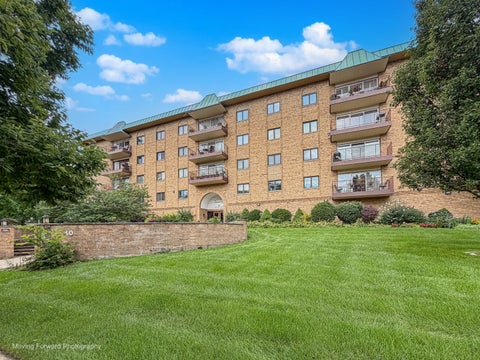 Tiny photo for 40 S Main Street #2C, Glen Ellyn, IL 60137 (MLS # 12732682)